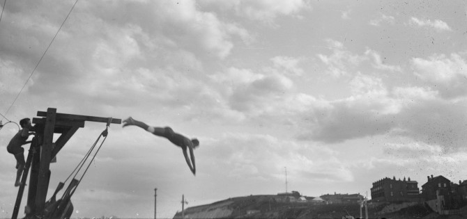 Diving at Newcastle (Thomas James Rodoni Original Glass Negative, digitised by Chris Fussell)